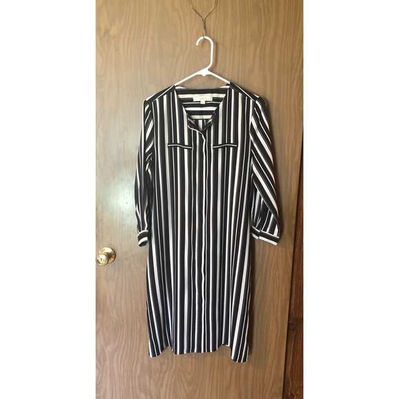 Black and White Collarless Striped Shirtdress - Picture 2 of 10